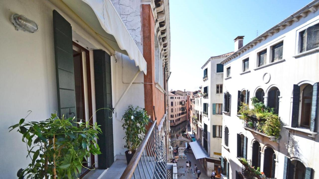 Ai Bareteri Luxury Canal View Venezia Eksteriør bilde
